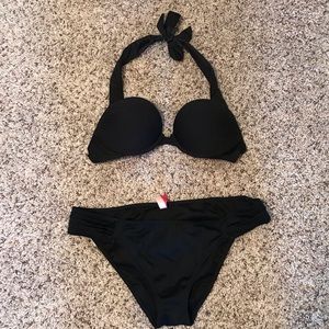 Victoria’s Secret bombshell swim suit